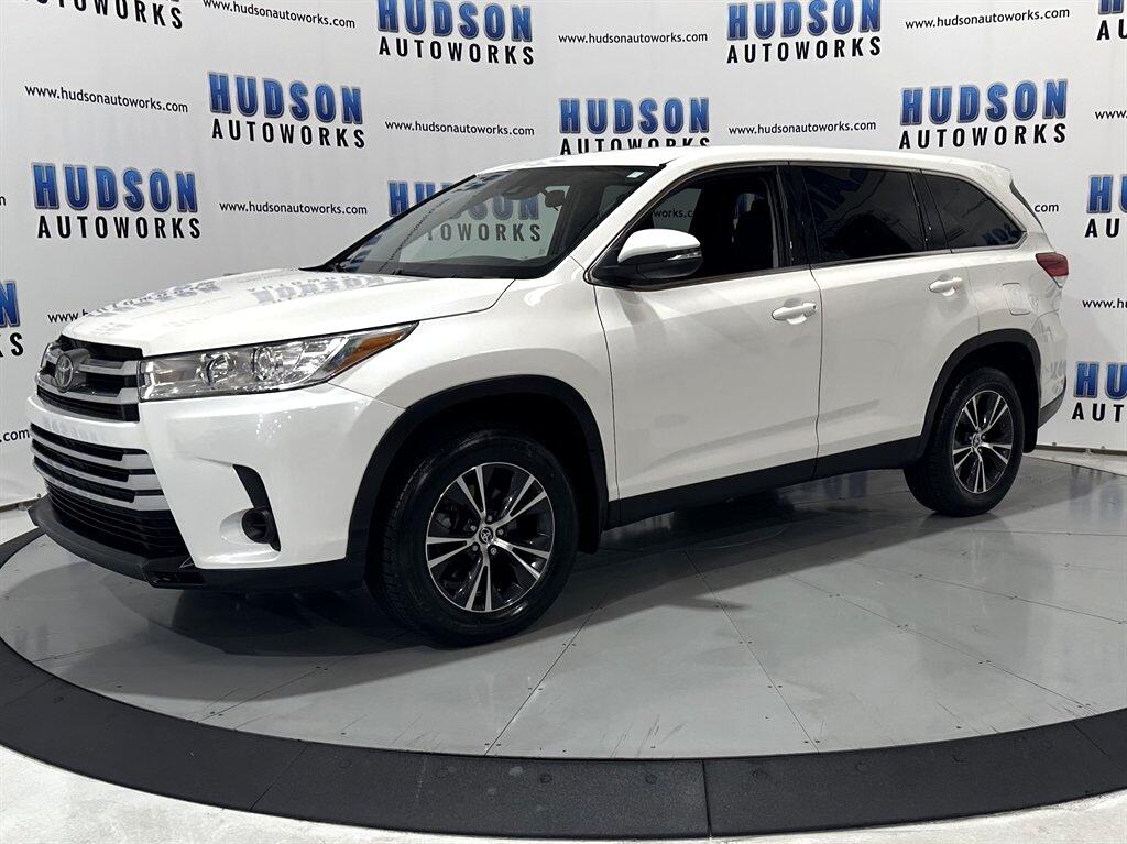 2019 Toyota Highlander LE photo 2