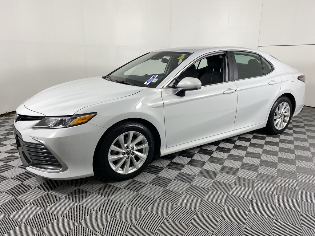 2023 Toyota Camry LE photo 2