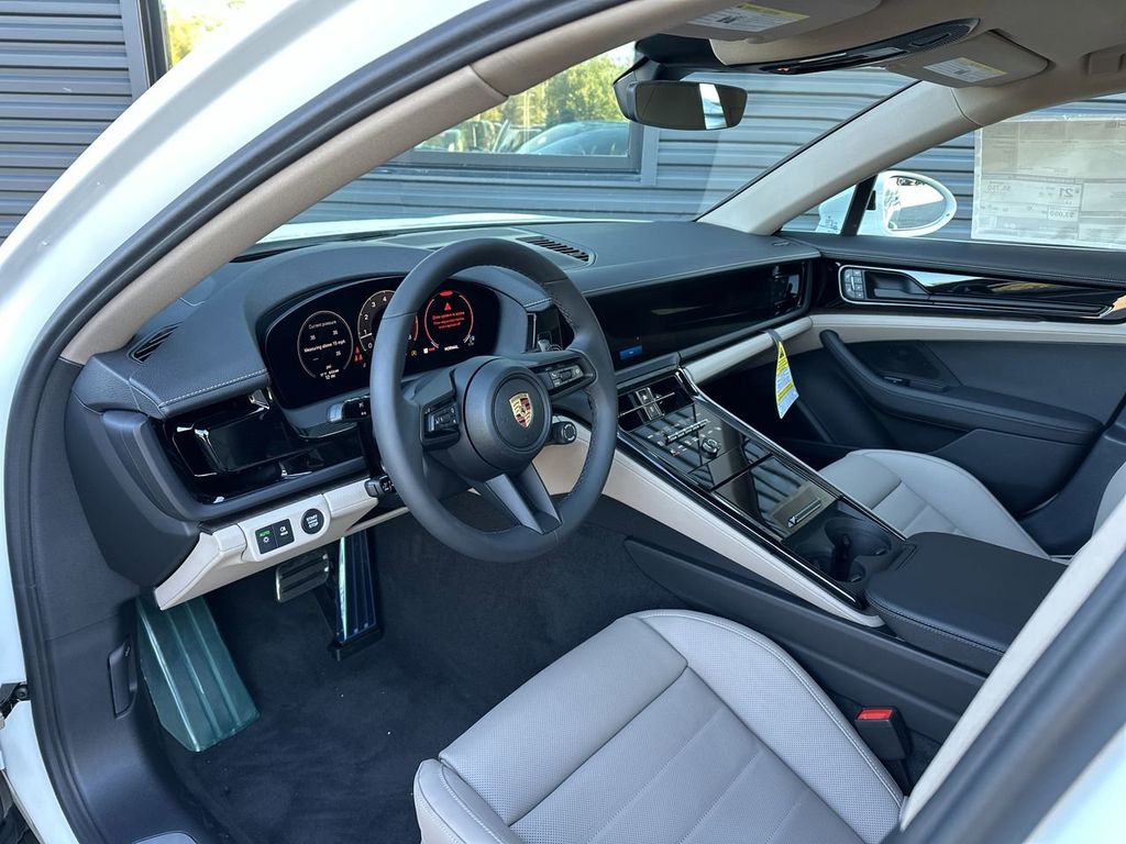 2025 Porsche Panamera Base photo 12