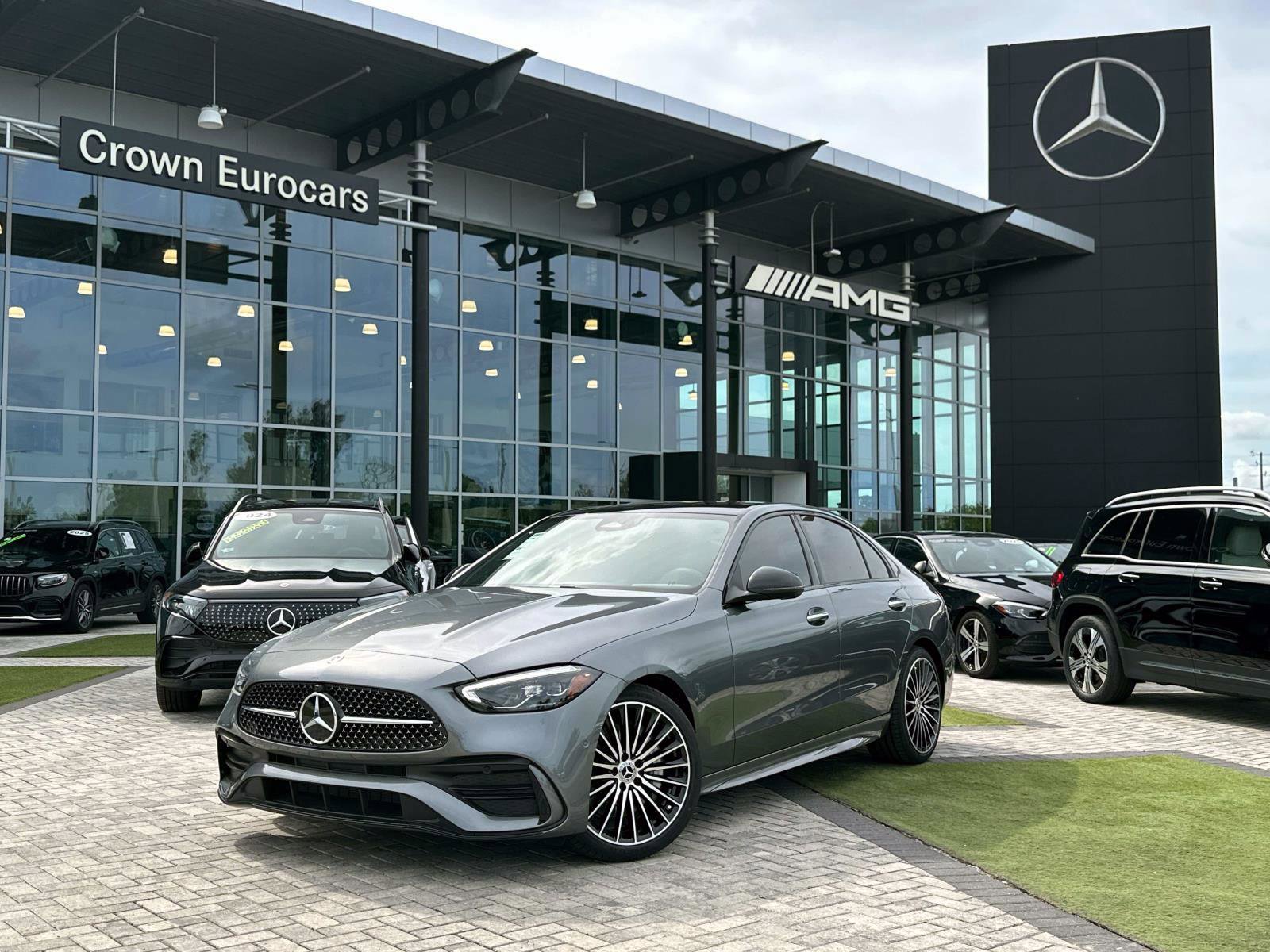 2025 Mercedes-Benz C-Class Sedan C 300's photo