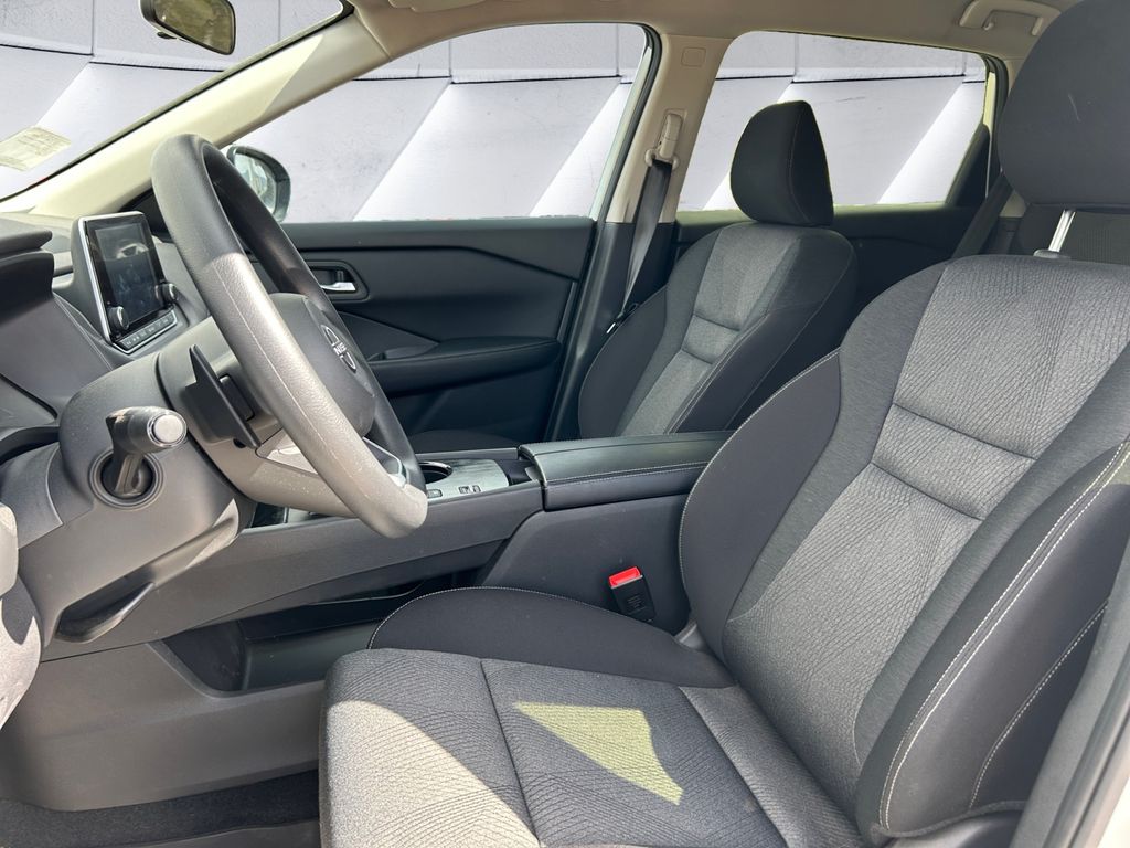 2024 Nissan Rogue SV photo 7