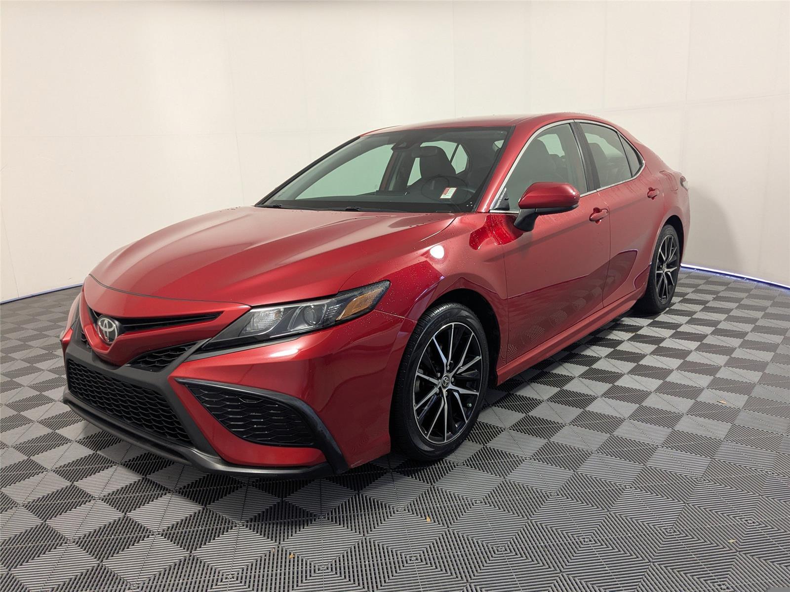 2021 Toyota Camry SE's photo