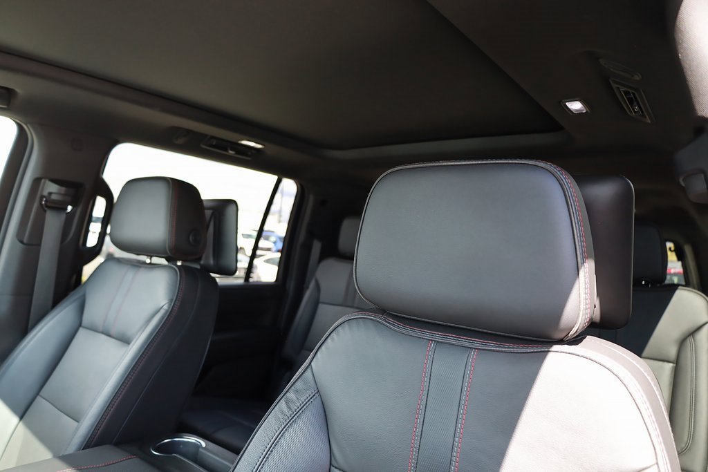 2021 Chevrolet Suburban RST photo 16
