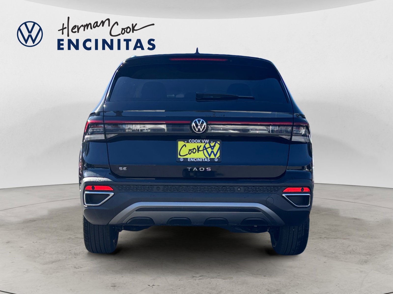 2025 Volkswagen Taos SE photo 4
