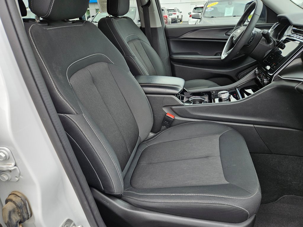 2023 Jeep Grand Cherokee Laredo photo 19