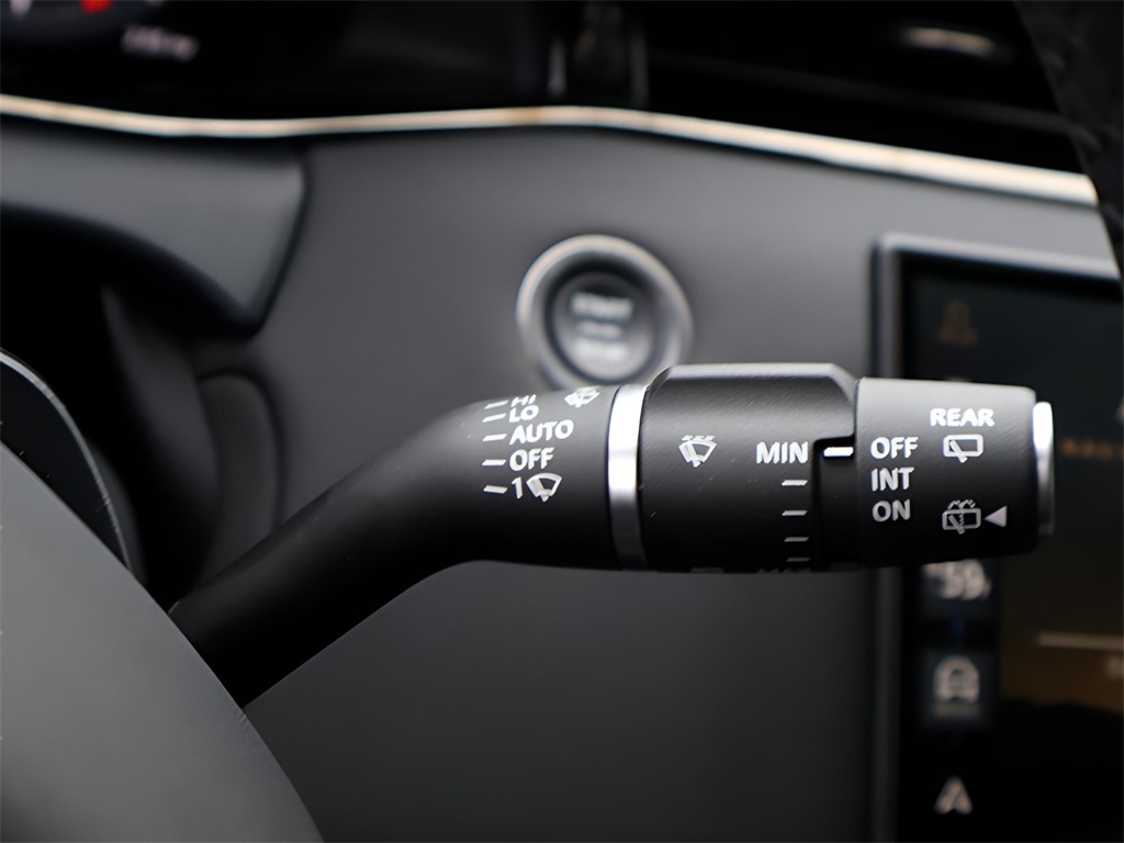2024 Land Rover Range Rover Evoque Dynamic SE photo 28