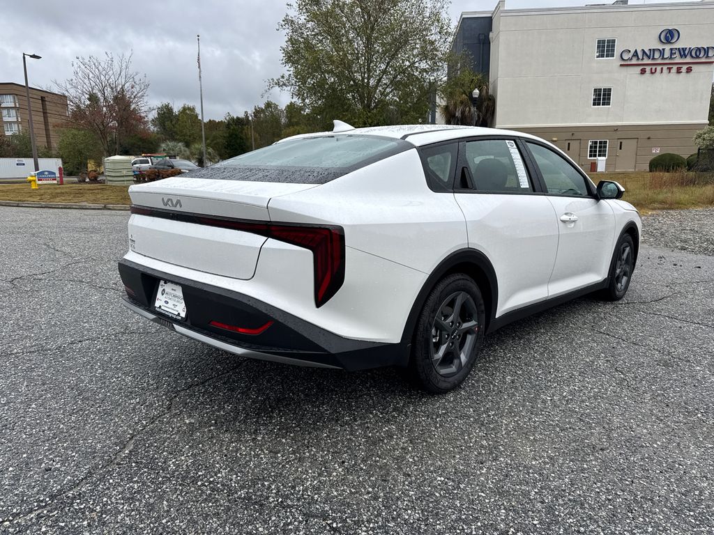 2025 Kia K4 LXS photo 3