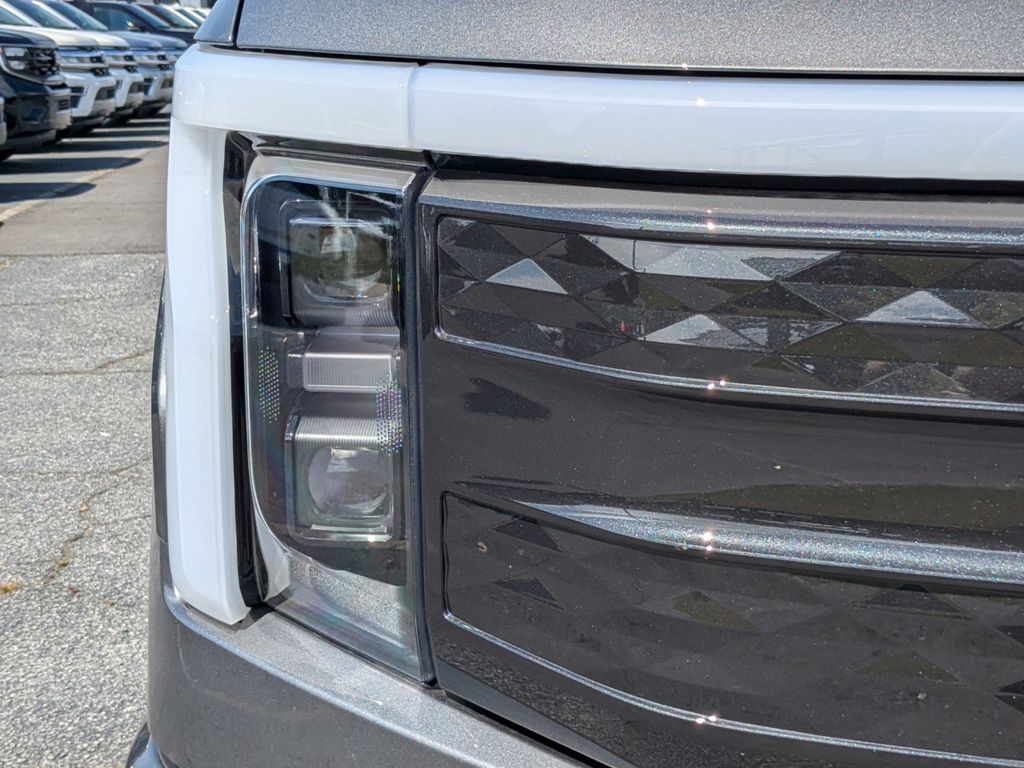 2025 Ford F-150 Lightning Platinum photo 10