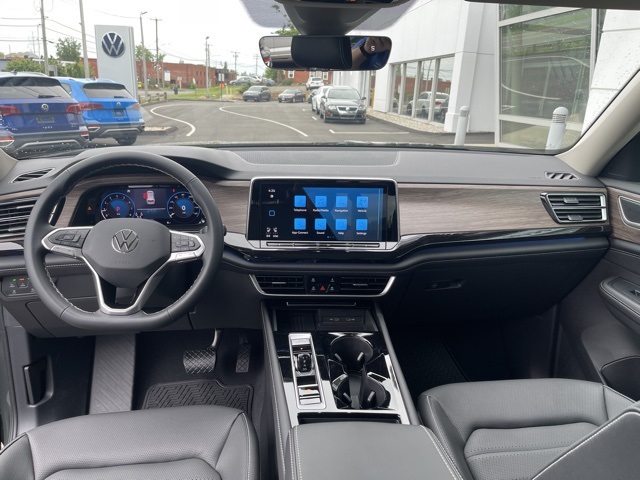 2025 Volkswagen Atlas SEL photo 18