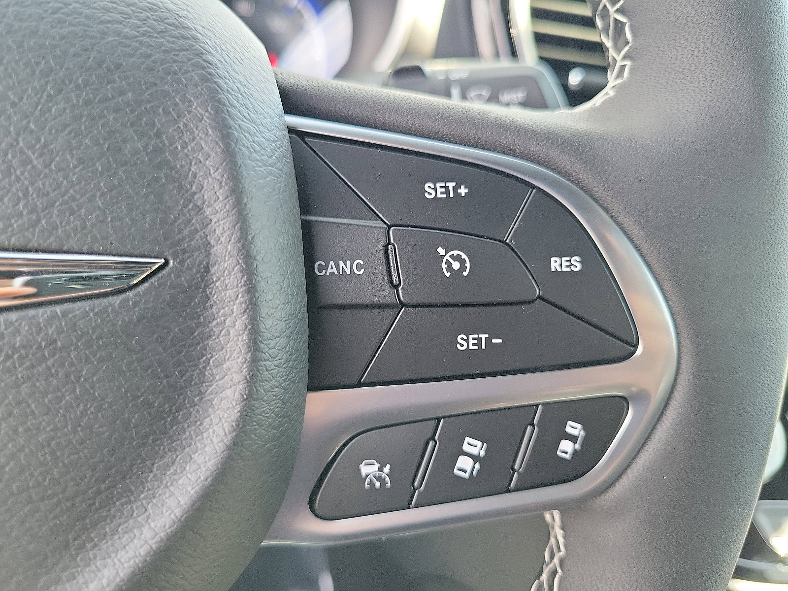 2025 Chrysler Voyager LX photo 6