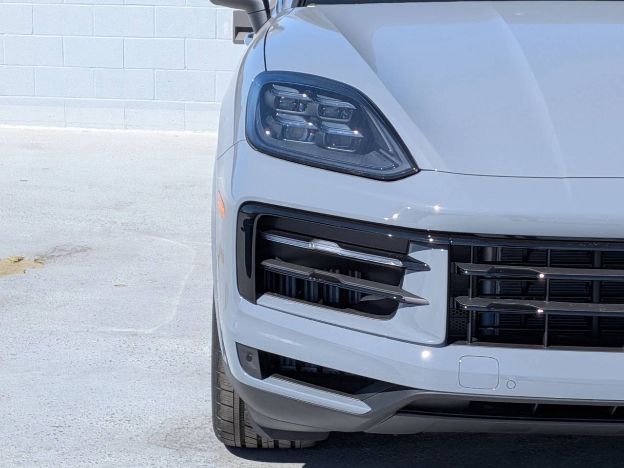 2025 Porsche Cayenne Coupe Base photo 12