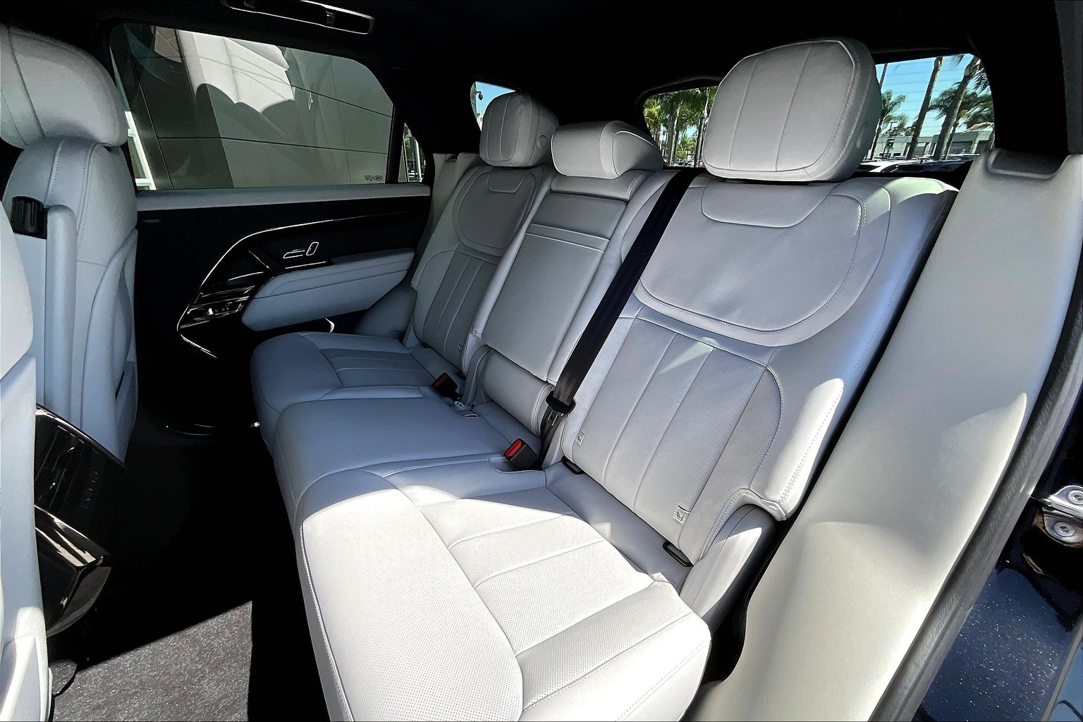 2025 Land Rover Range Rover Sport SE photo 8