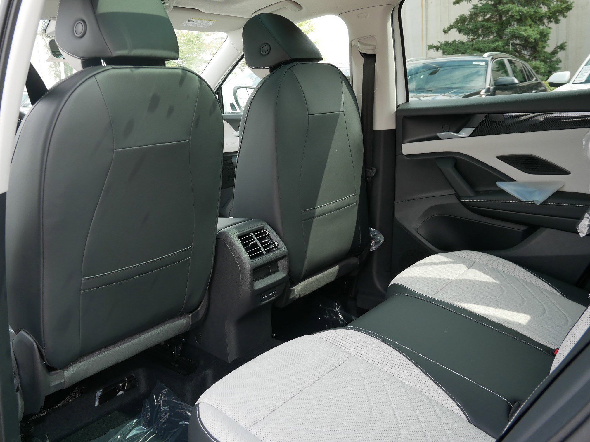 2025 Volkswagen Tiguan SE photo 4