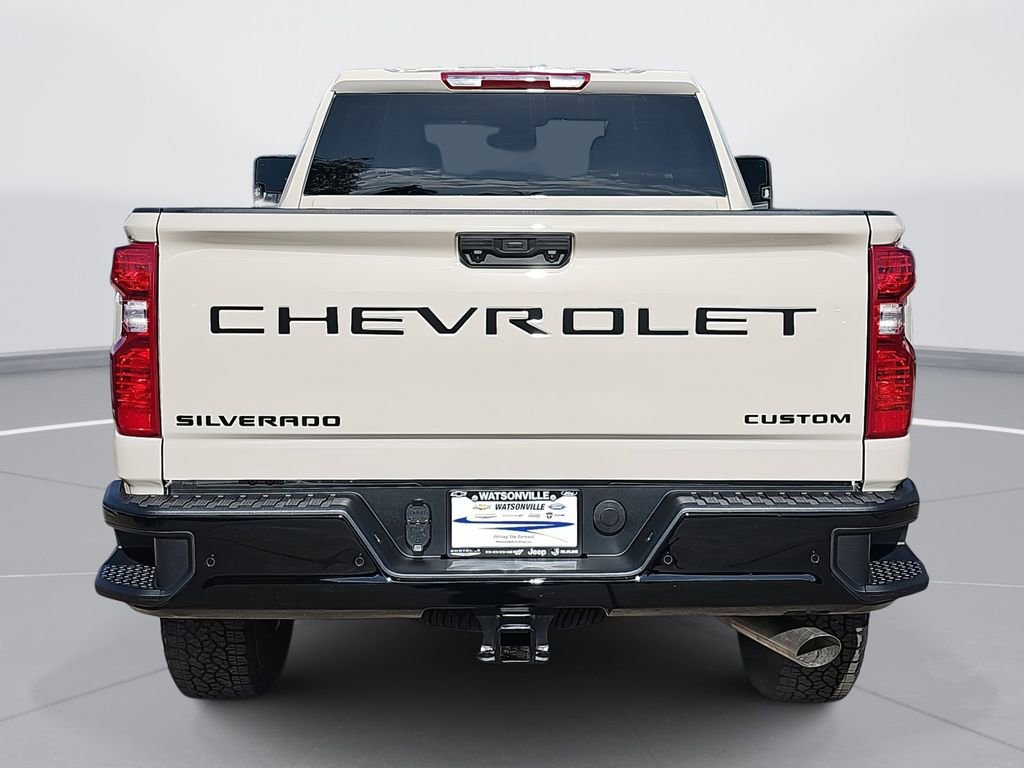 2026 Chevrolet Silverado 2500HD Custom photo 4