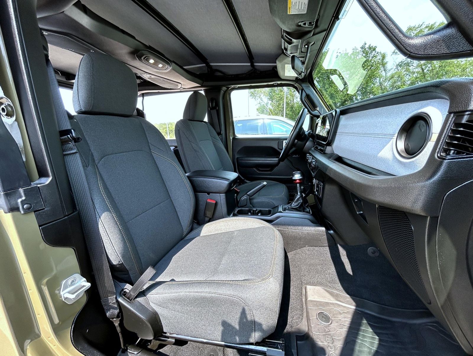 2025 Jeep Wrangler Sport photo 14