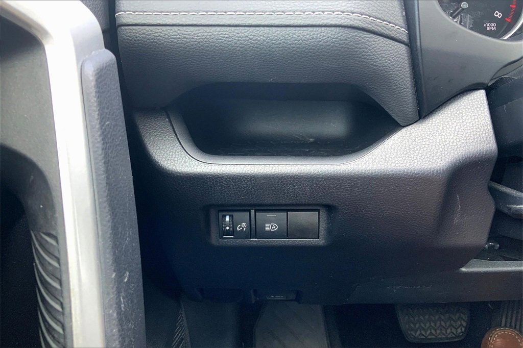 2021 Toyota RAV4 LE photo 32