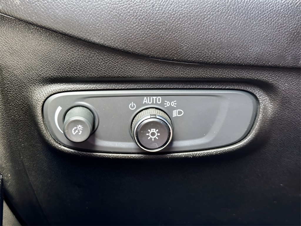 2020 Chevrolet Equinox LS photo 6