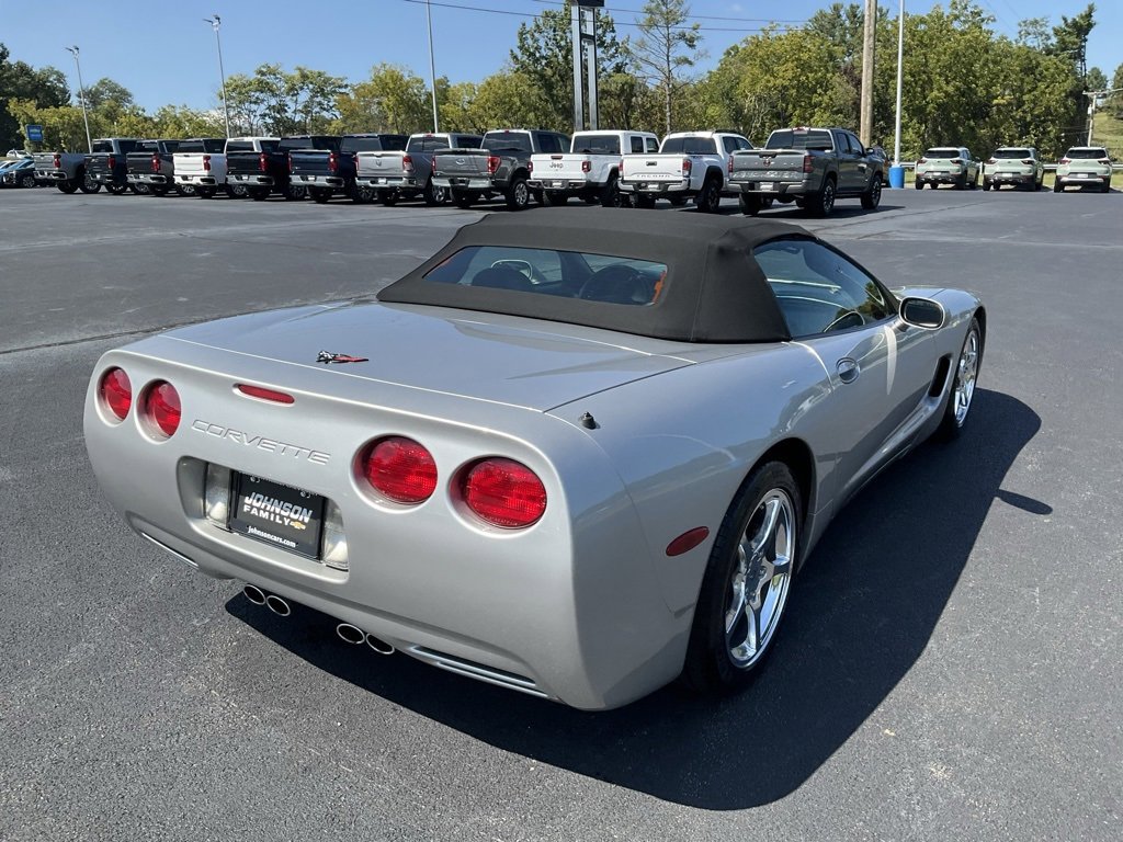 2004 Chevrolet Corvette Base photo 19