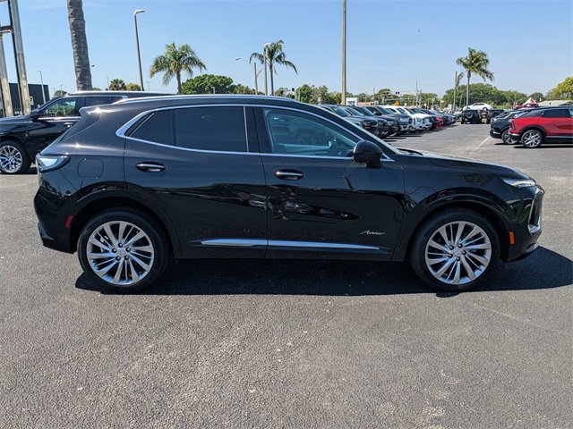 2025 Buick Envision Avenir photo 3