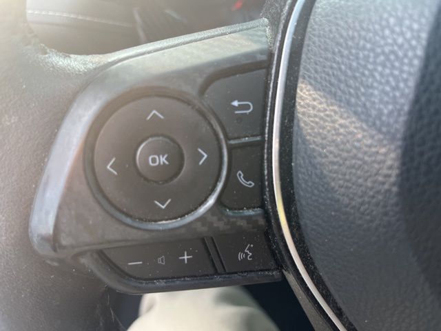 2021 Toyota RAV4 XLE photo 16