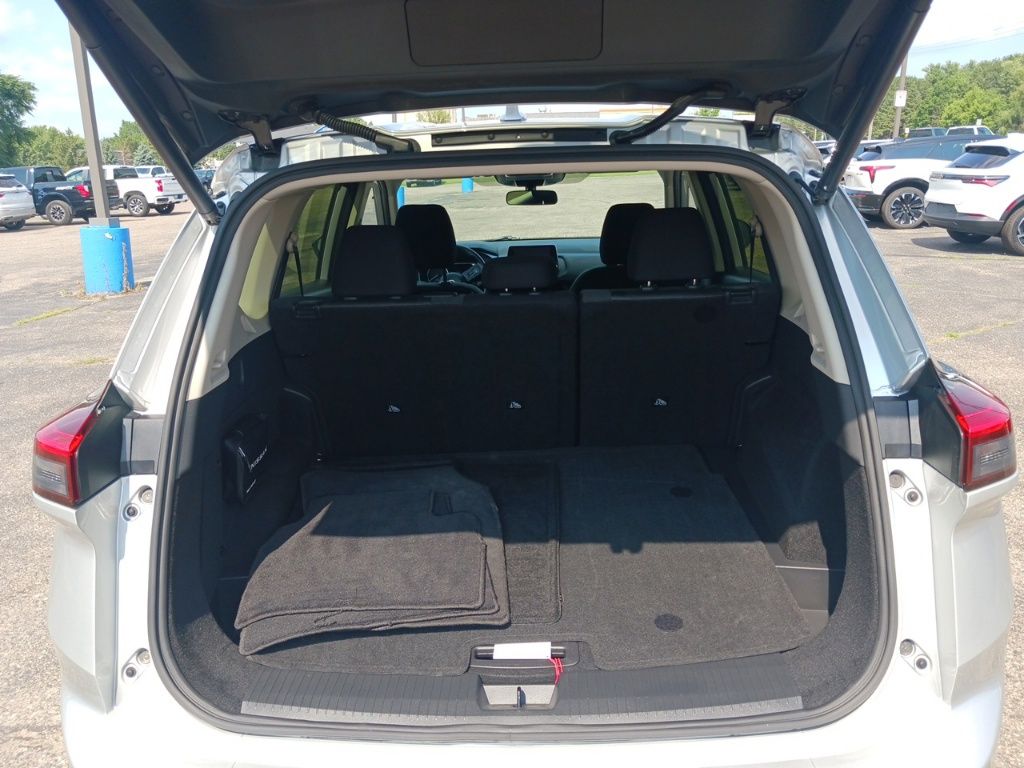2024 Nissan Rogue SV photo 17