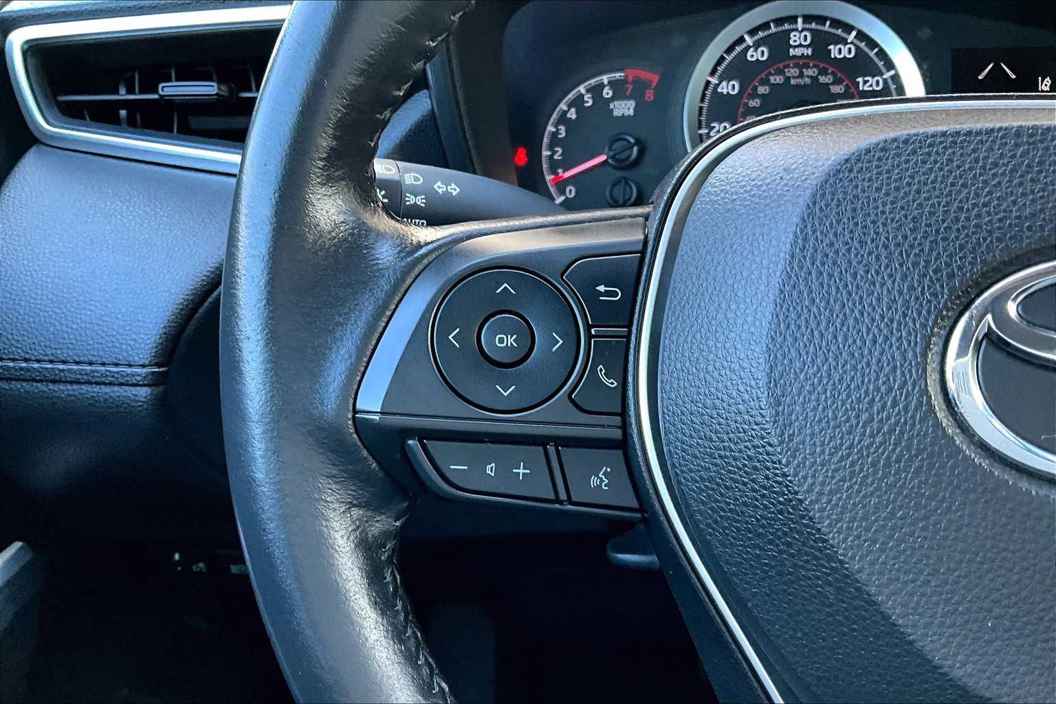 2022 Toyota Corolla Cross LE photo 22