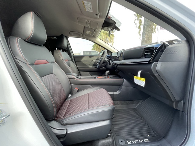 2025 Nissan Kicks SR photo 21