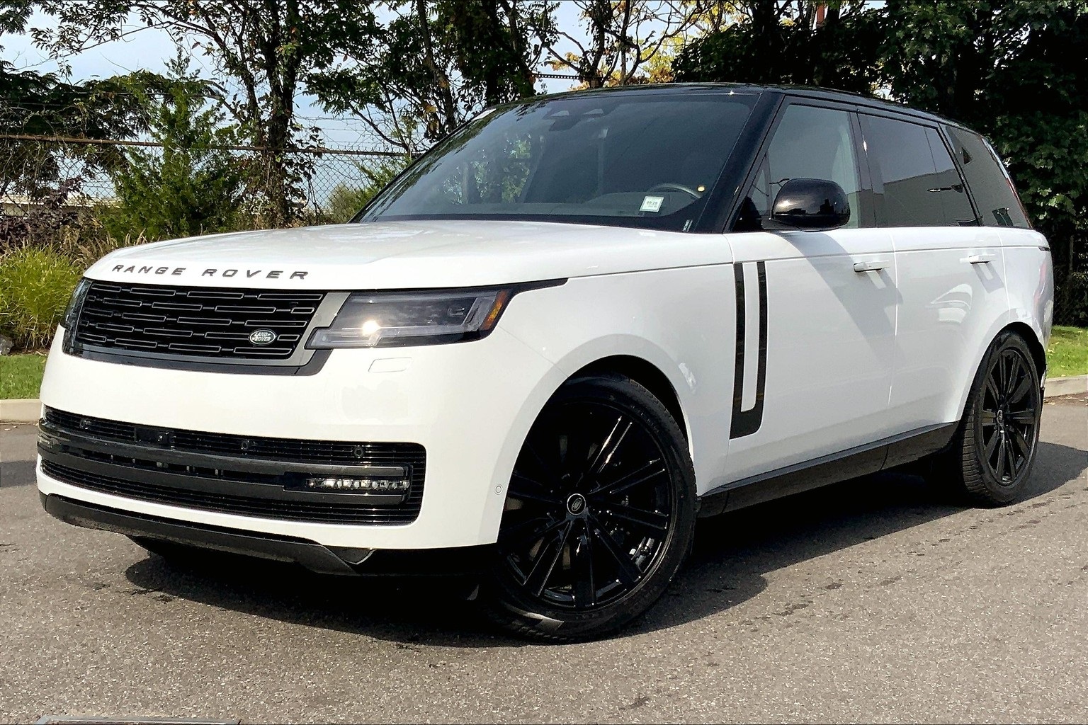 2025 Land Rover Range Rover SE's photo