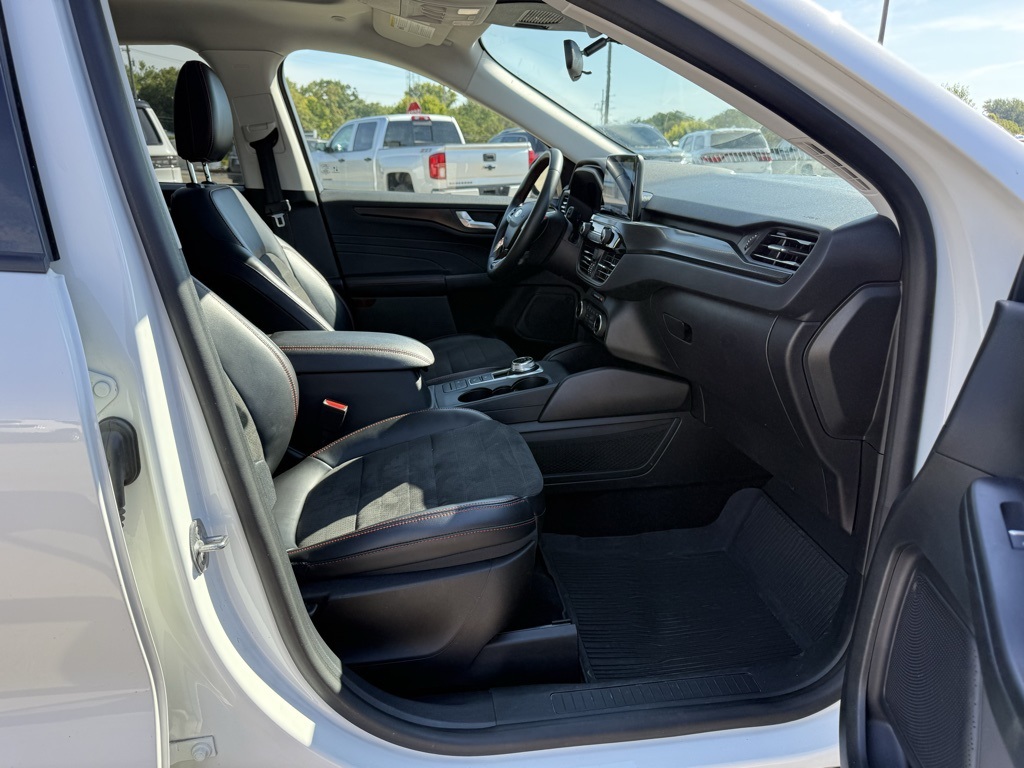 2022 Ford Escape SEL photo 25