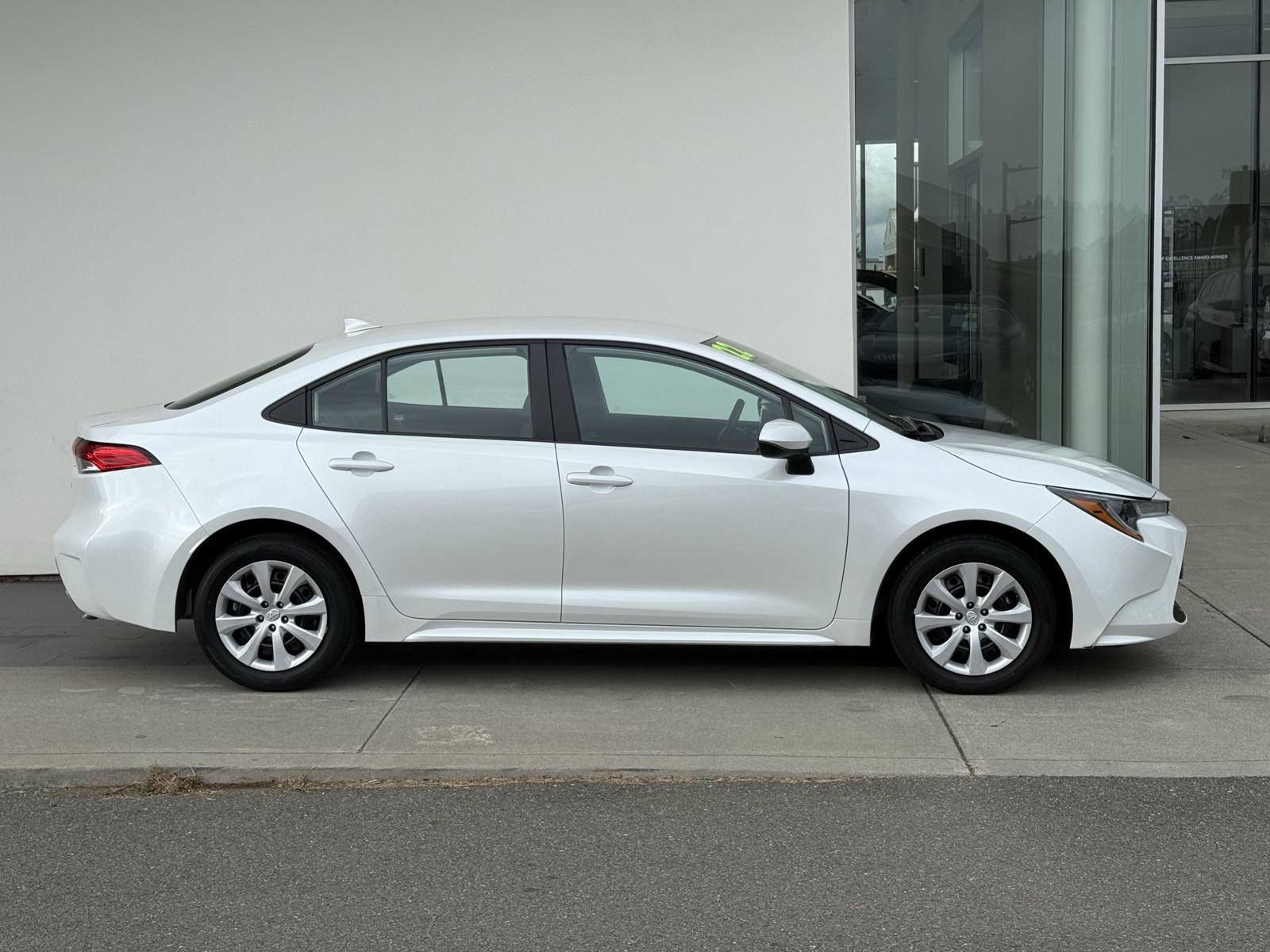 2022 Toyota Corolla LE photo 4