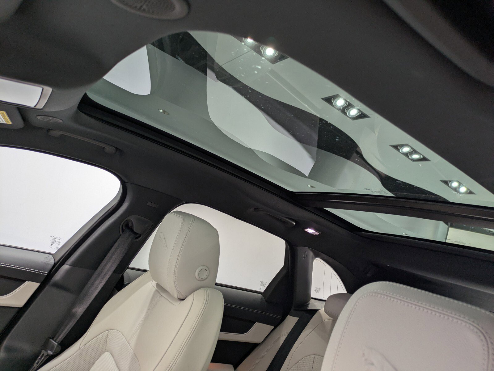 2026 Jaguar F-PACE P250 R-Dynamic S photo 9