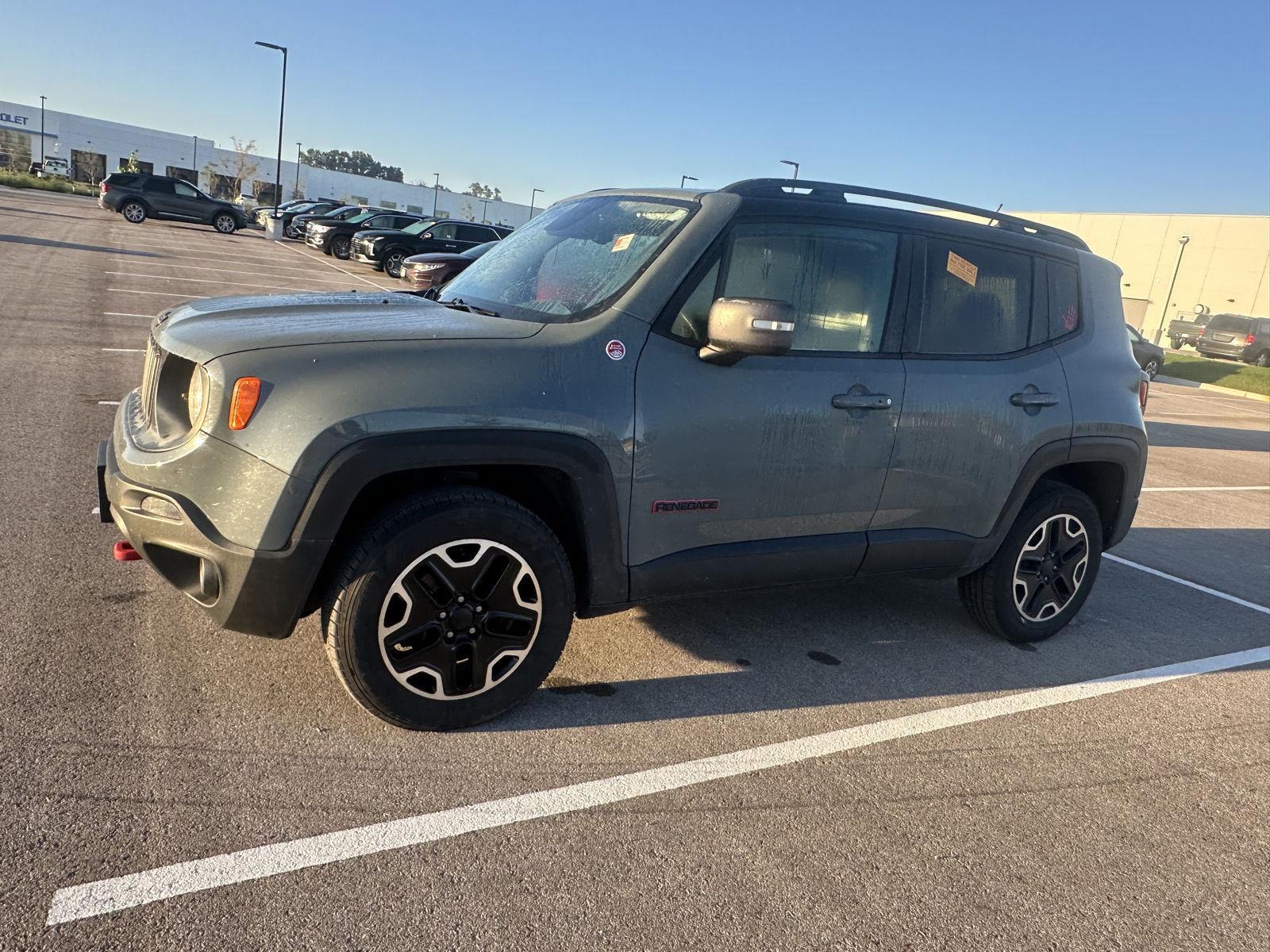 2016 Jeep Renegade Trailhawk photo 2