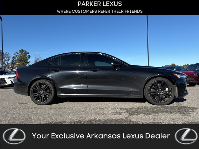 2023 Volvo S60 Plus's photo