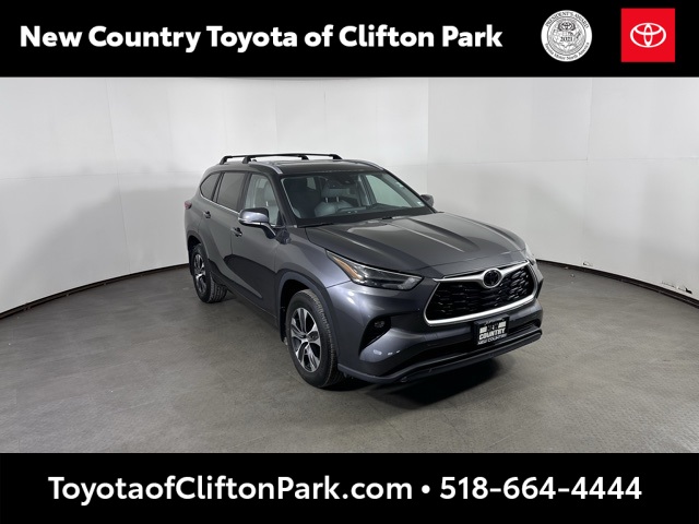 2023 Toyota Highlander XLE's photo
