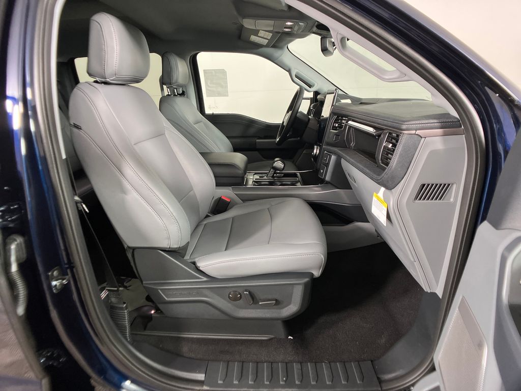 2025 Ford F-150 Lightning photo 3