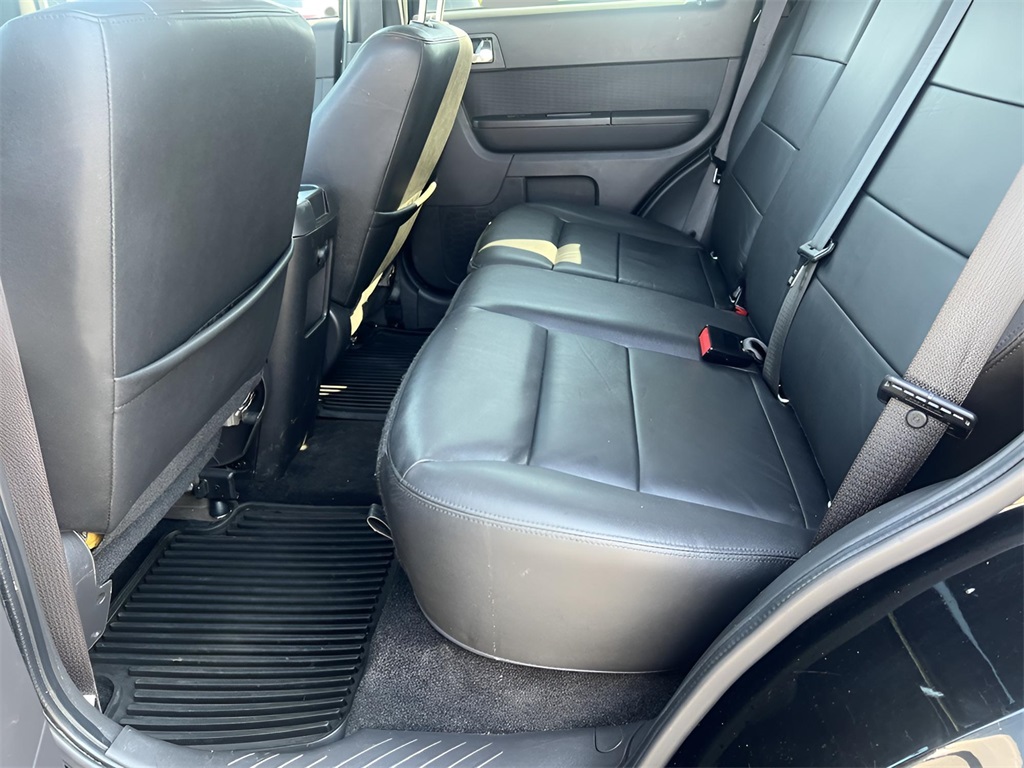 2010 Ford Escape Limited photo 29