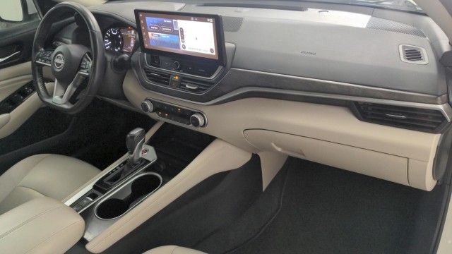 Used 2023 Pearl White Tricoat Nissan 2.5 SV image 30