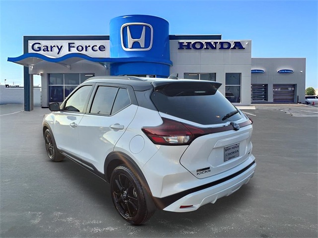 2023 Nissan Kicks SR photo 2