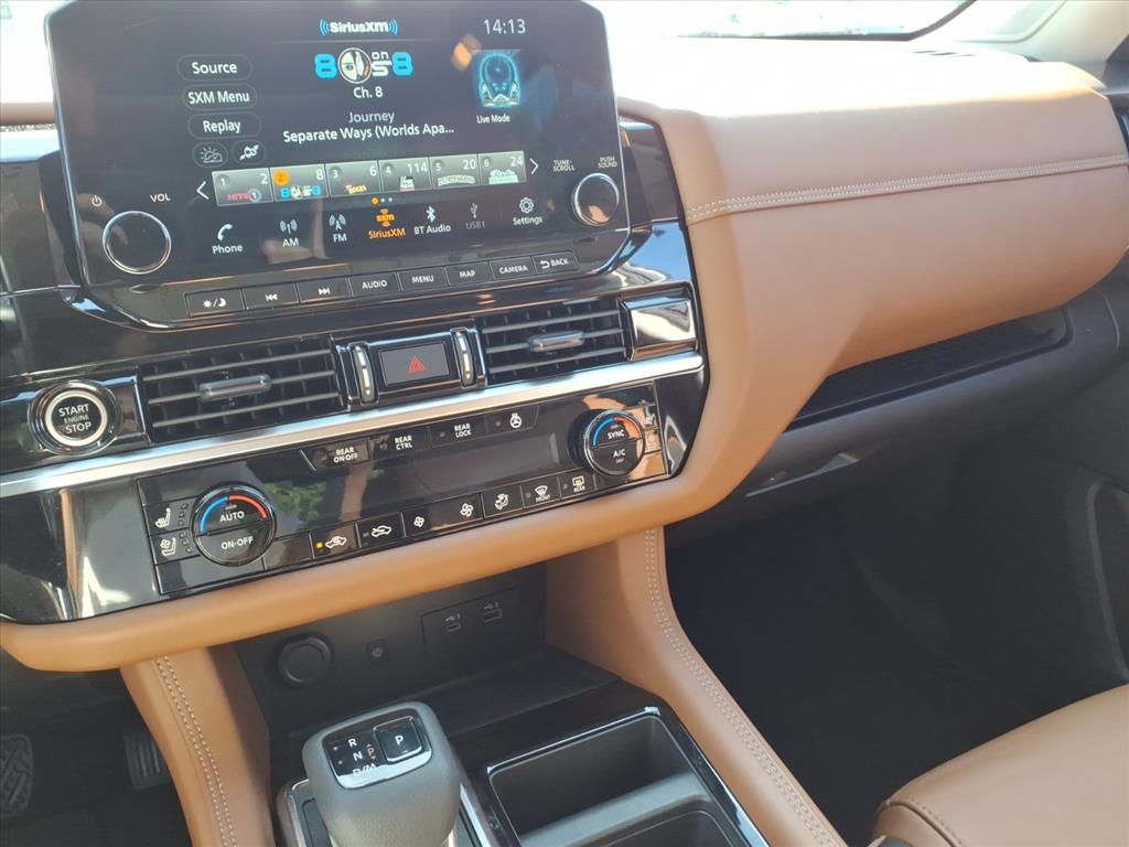 2023 Nissan Pathfinder Platinum photo 22