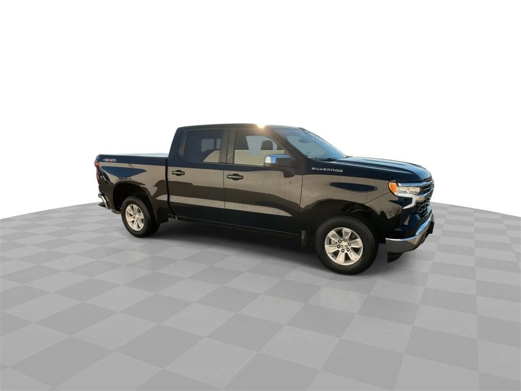 2022 Chevrolet Silverado 1500 LT photo 2