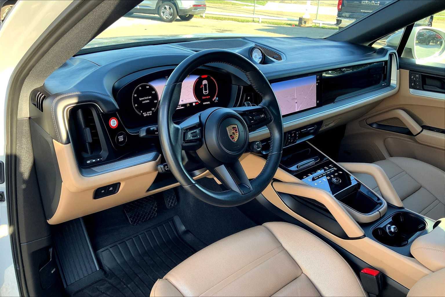 2024 Porsche Cayenne Coupe photo 33