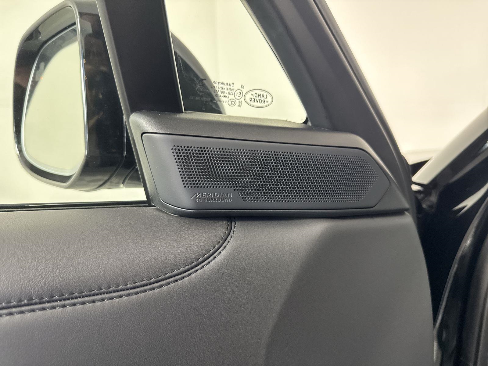 2025 Land Rover Range Rover SE photo 22