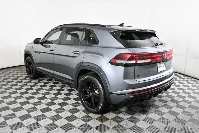 2025 Volkswagen Atlas Cross Sport SEL R-Line photo 4