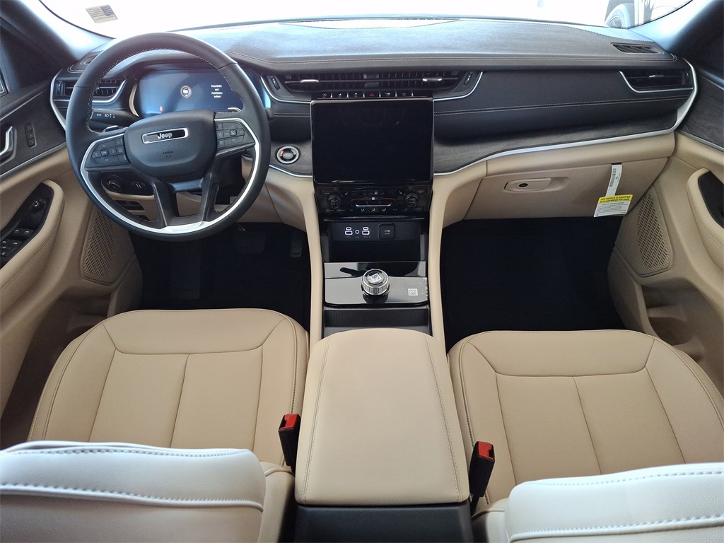2025 Jeep Grand Cherokee Limited photo 13