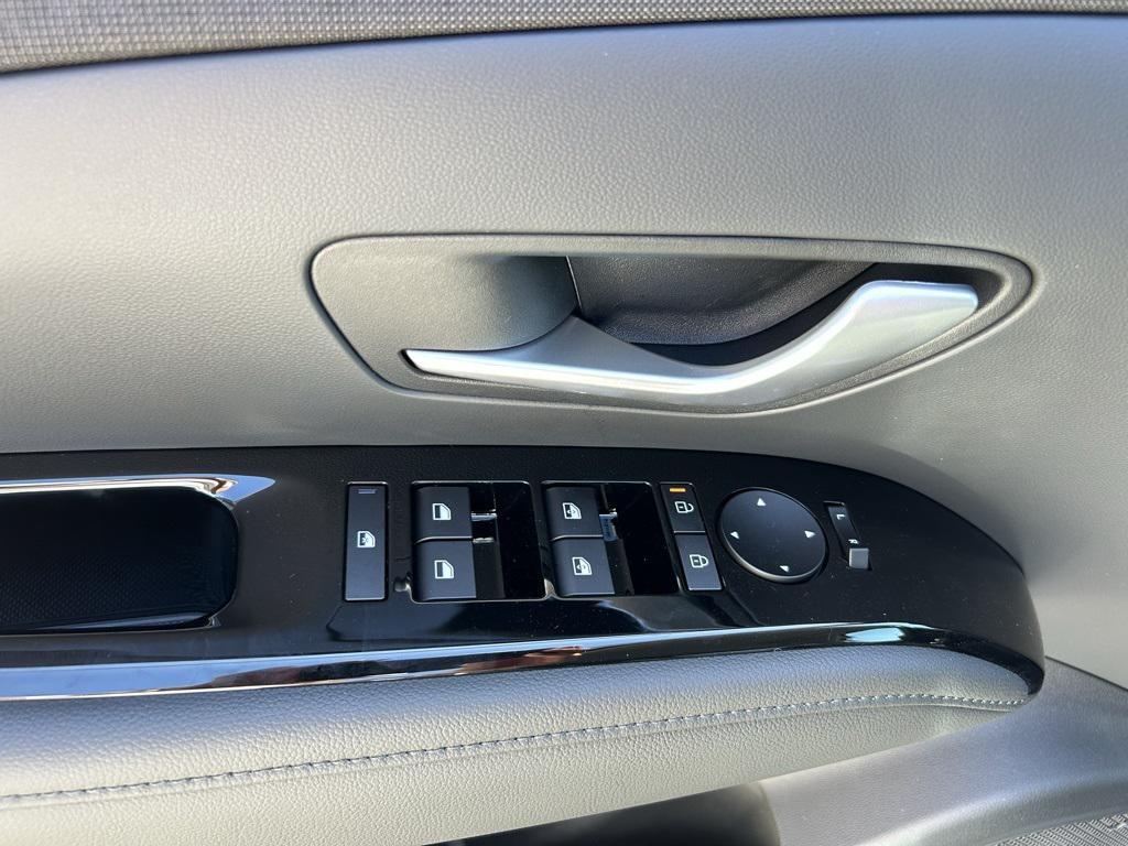 2025 Hyundai Tucson Hybrid Limited photo 9