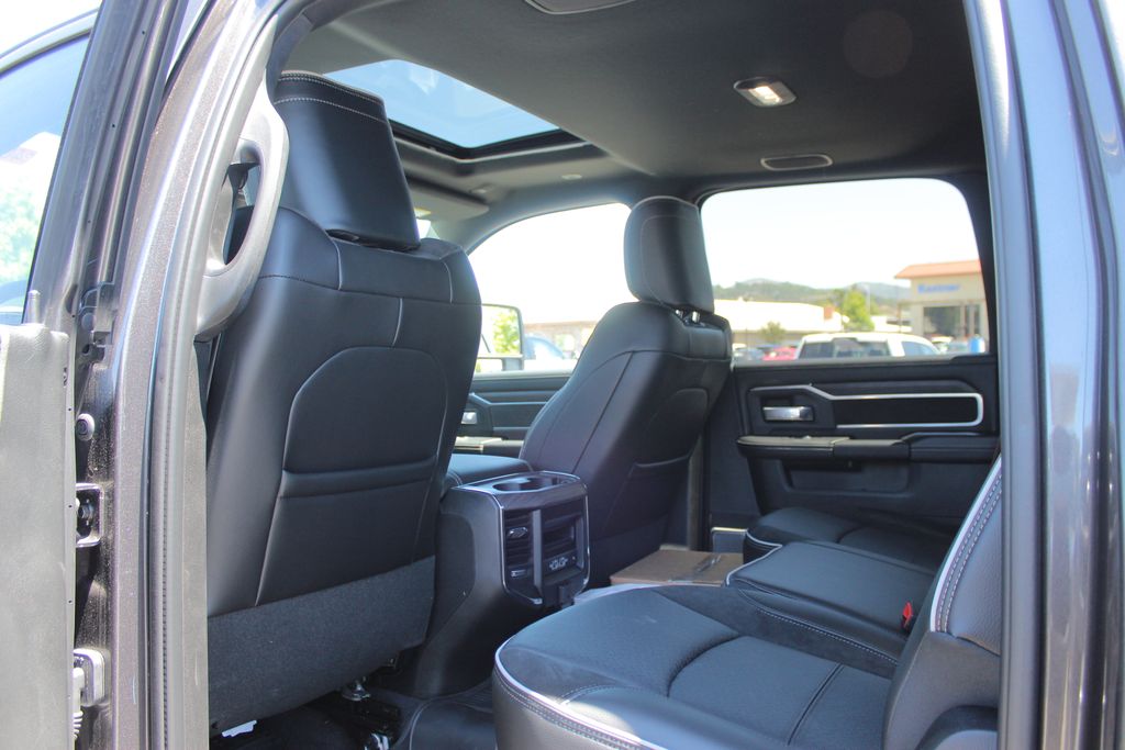2025 Ram 3500 Laramie photo 17