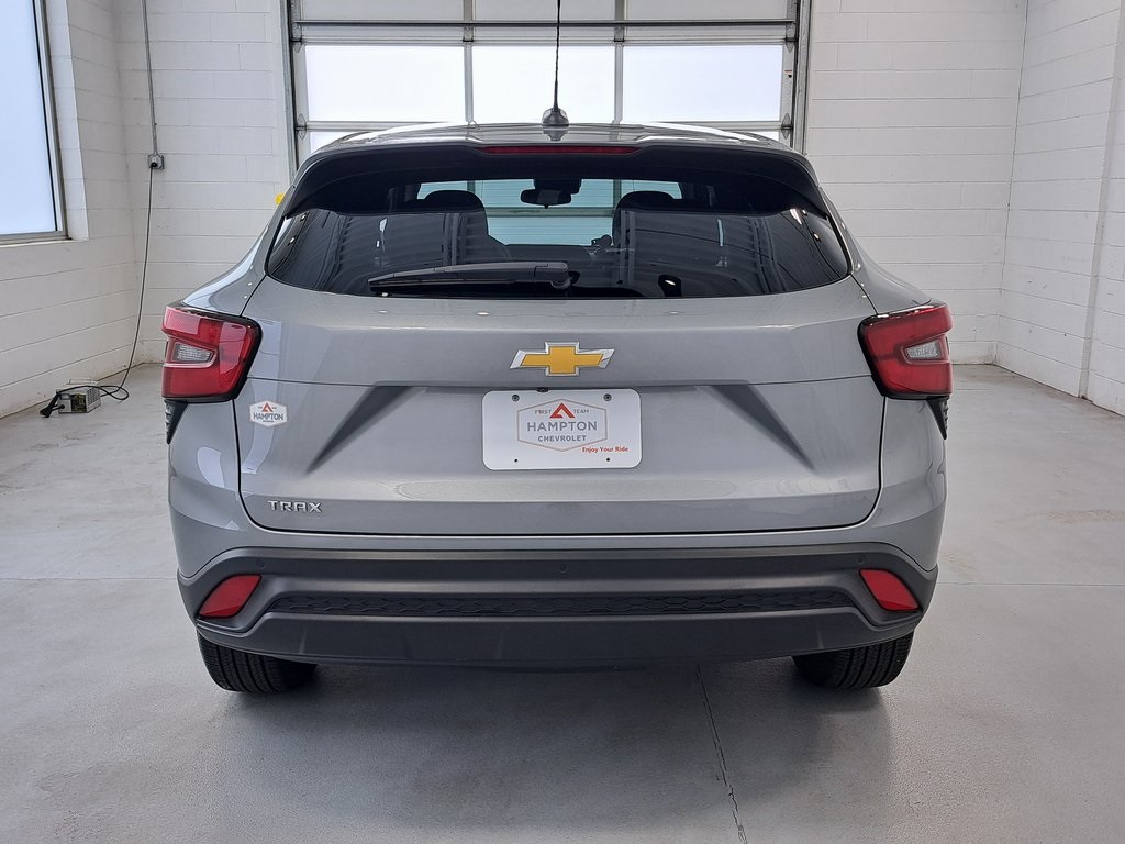 2025 Chevrolet Trax LS photo 6
