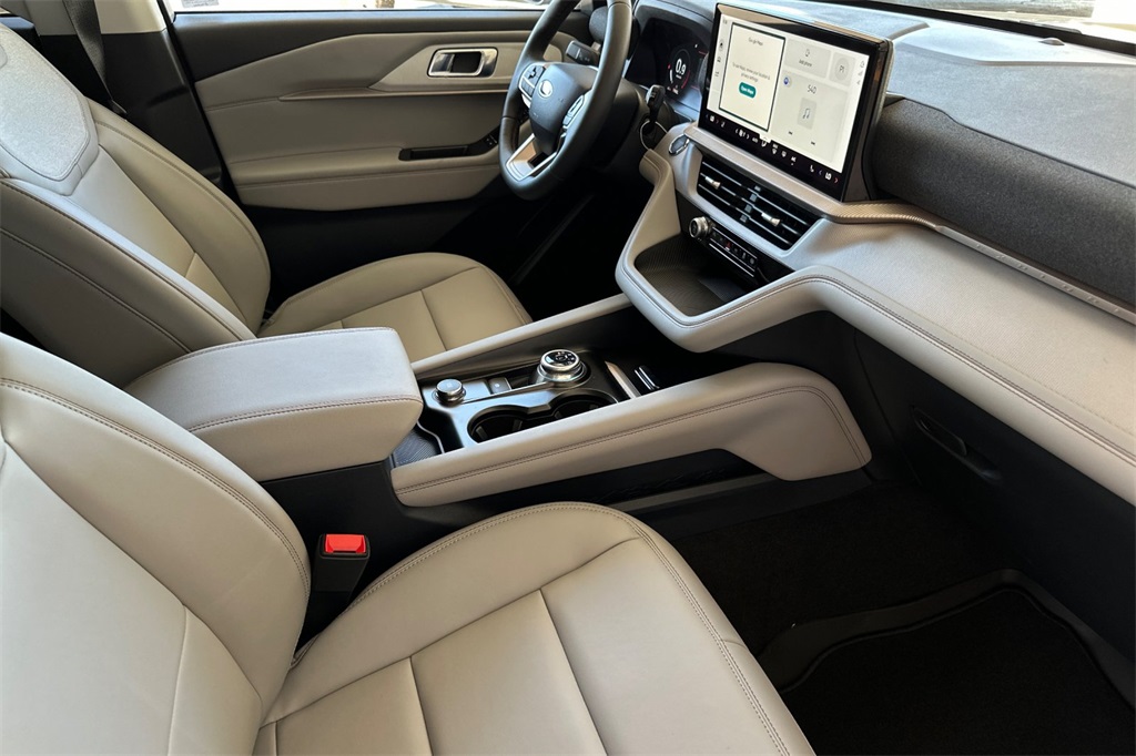 2025 Ford Explorer photo 10