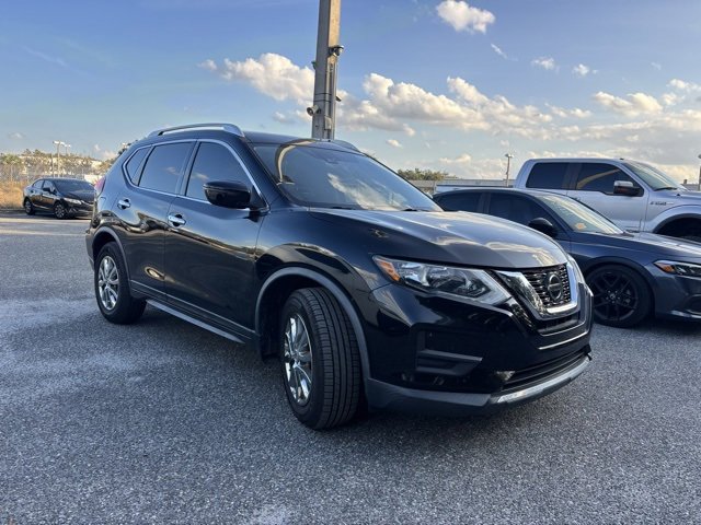 2019 Nissan Rogue SV photo 2