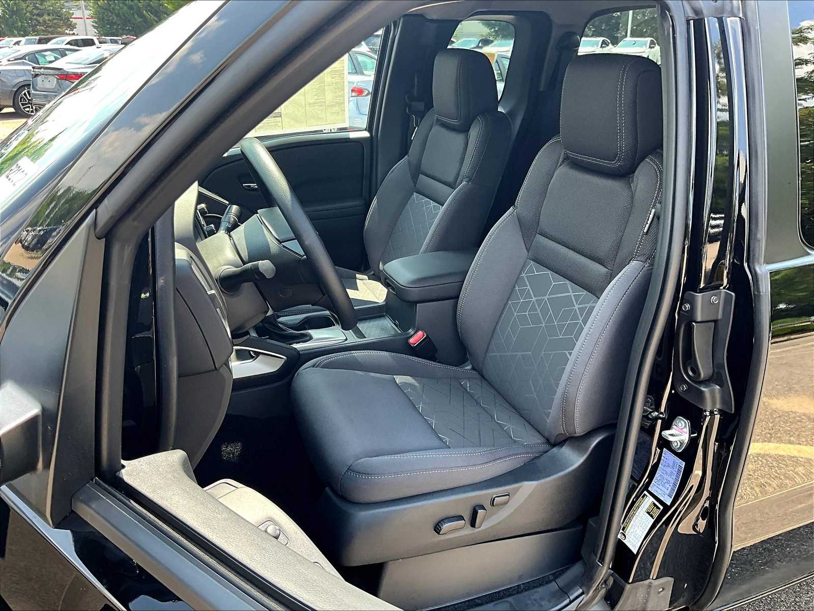 2025 Nissan Frontier SV photo 10